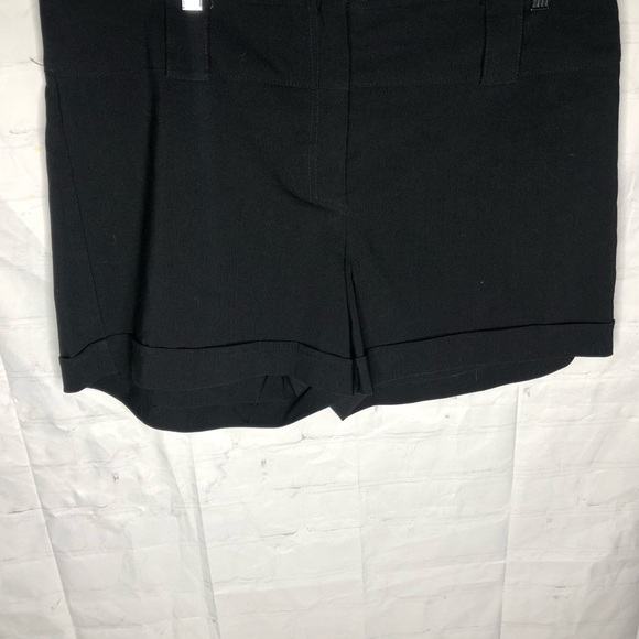 CLEVELAND NEW YORK STREET Women's CUFFED STRETCH SHORTS Black Size 18 - Picture 1 of 8